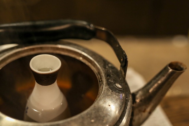 温かい飲み物を飲む2
